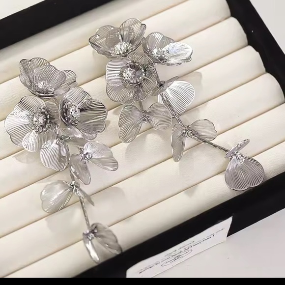 Zara Kate Middleton cascading floral earrings - Picture 12 of 12